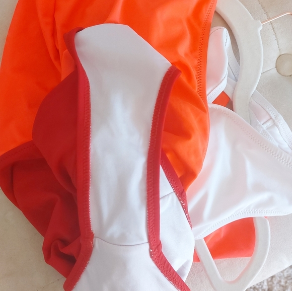 CUPSHE Colorblock Plunging One-Piece Swimsuit - Picture 8 of 9